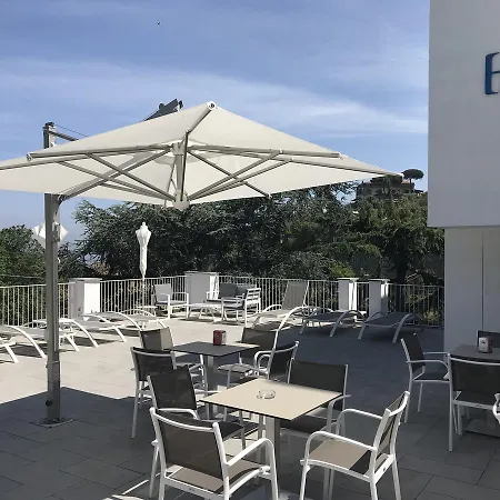 Ξενοδοχείο Metropole 3*