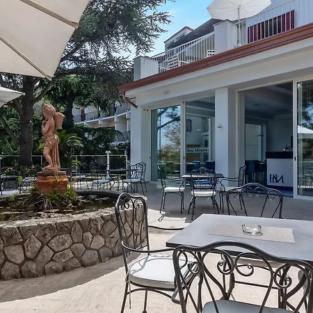 Metropole Ξενοδοχείο 3*