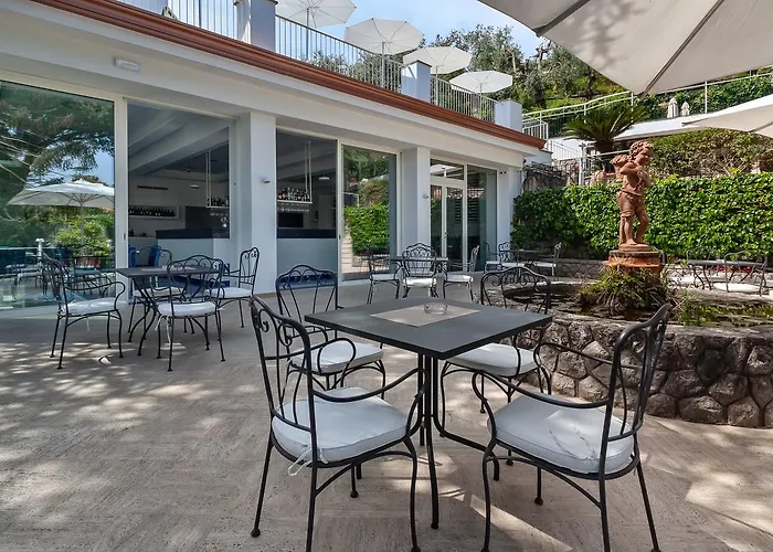 Metropole Ξενοδοχείο 4*